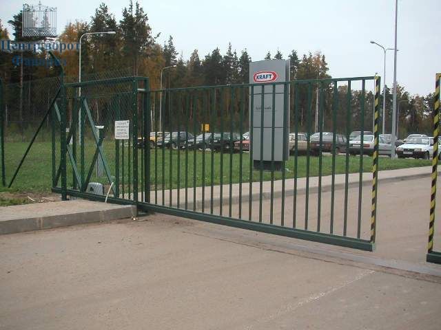 Откатные ворота с полотном из решетки